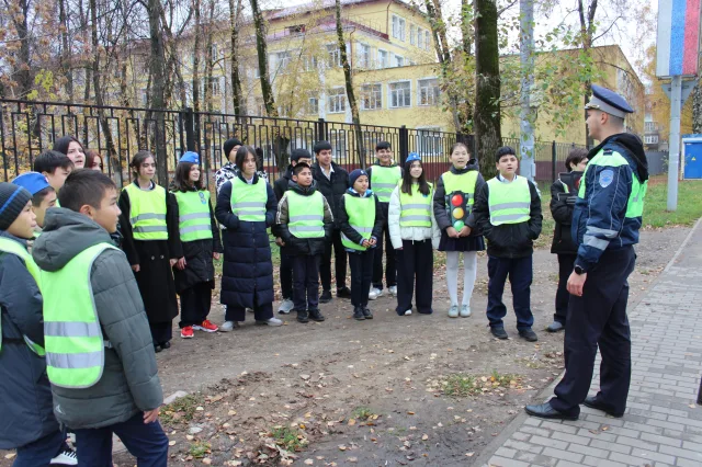 Школьникам Люберец рассказали о правилах безопасного поведения на дорогах
