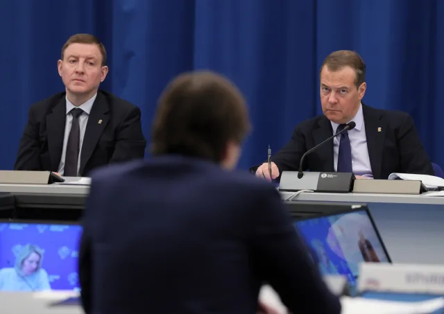 Андрей Турчак предложил использовать средства федерального бюджета на благоустройство пришкольных территорий