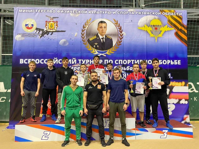 Четыре медали завоевали борцы Люберец на всероссийском турнире