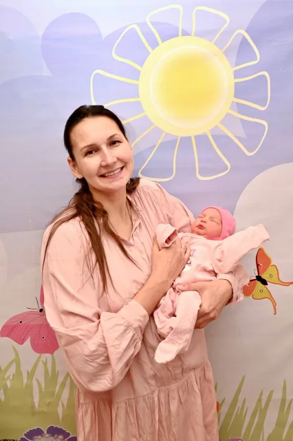 Женщина с генетической особенностью родила четвертую дочку-богатыршу в Люберцах