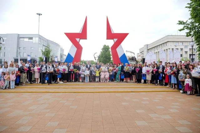 Владимир Волков вручил победителям и призерам школьных олимпиад Люберец грамоты и подарки