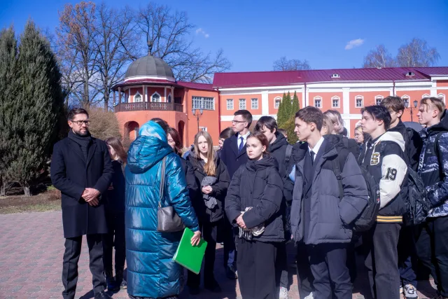 Люберецкие школьники посетили Николо-Угрешский монастырь в Дзержинском