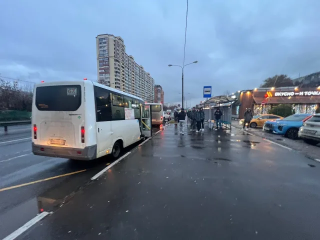 Два дополнительных автобуса начали курсировать в Люберцах от остановки «Школа» до метро «Котельники»