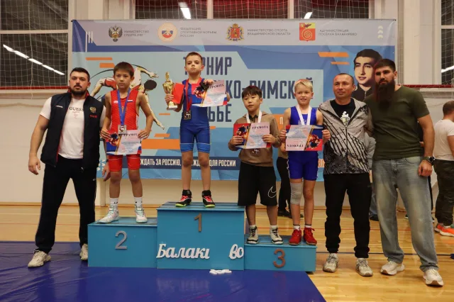 Золото и серебро завоевали люберецкие спортсмены на турнире по греко-римской борьбе