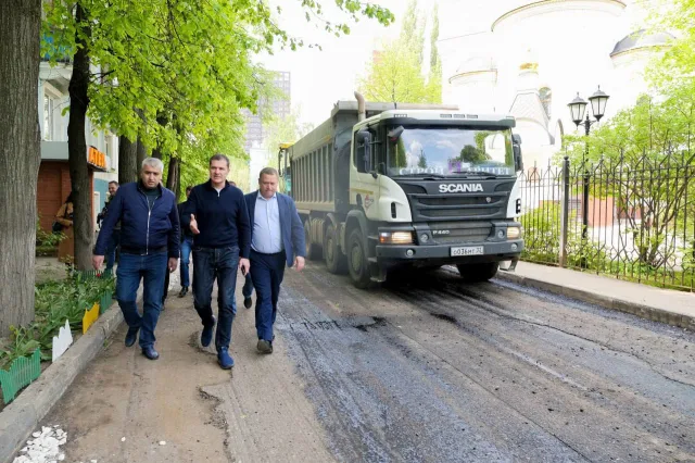 Владимир Волков проверил ремонт автомобильной дороги в Люберцах