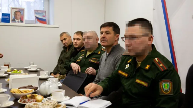 Владимир Волков с военным прокурором ответил на вопросы семей участников СВО из Люберец