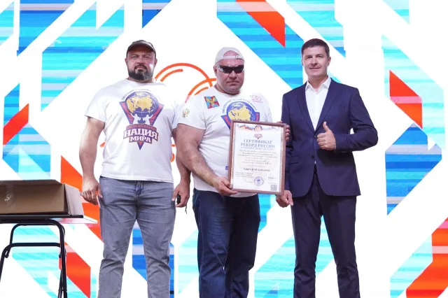 Владимир Волков поздравил Русского Халка из Люберец с новым рекордом