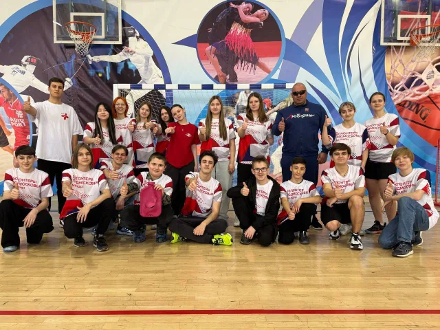 Рекордсмен мира Сергей Агаджанян провёл зарядку для волонтёров Люберец