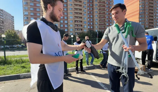Около двух тонн бытового мусора собрали во время очистки берега Дзержинского карьера