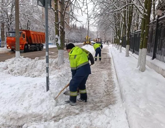 Почти 1, 6 тысячи кубометров снега вывезли с дорог Люберец за неделю