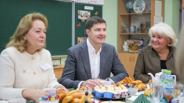 Владимир Волков пообщался с учителями Островецкой школы