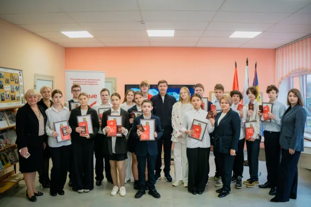 13  школьников из Люберец получили первые паспорта гражданина РФ