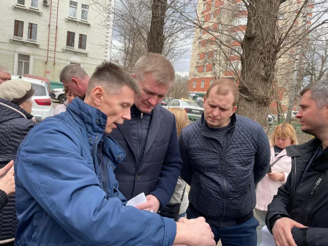 Дмитрий Дениско обсудил с жителями Люберец вопросы содержания жилого дома