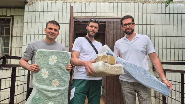 Партийцы помогли с установкой песочницы в Дзержинском городского округа Люберцы