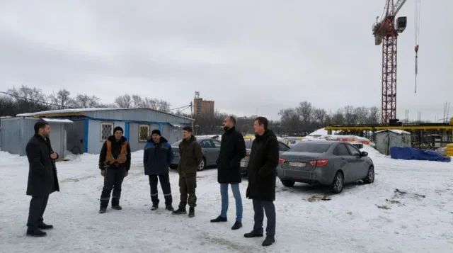 Партийцы проверили ход реконструкции стадиона «Торпедо» в Люберцах