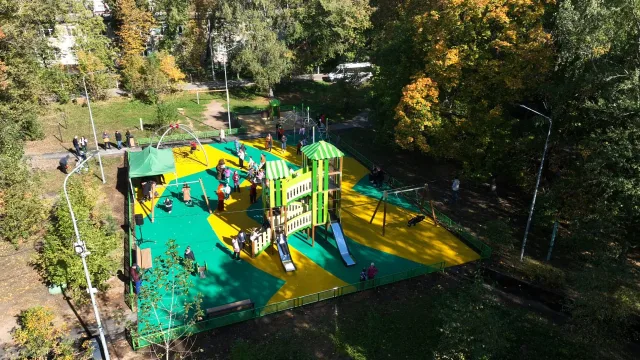 Новую детскую площадку по программе губернатора открыли в поселке Люберец