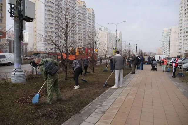 Более 120 жителей Люберец поучаствовали в первом апрельском субботнике