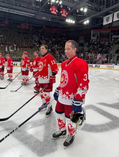 Роман Терюшков принял участие в благотворительном хоккейном матче