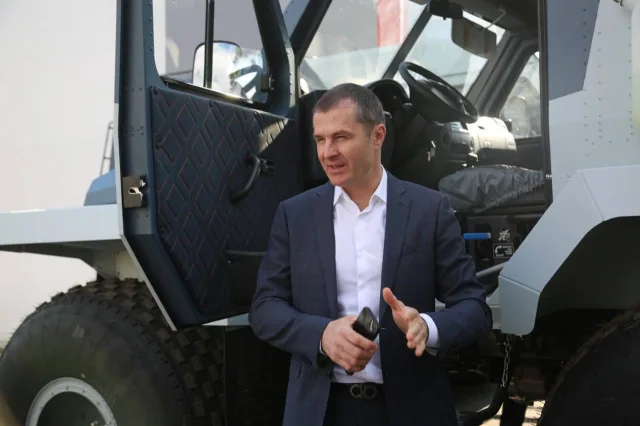 Владимир Волков осмотрел производство знаменитых снегоболотоходов  в Люберцах