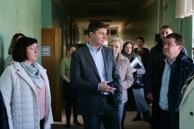 Владимир Волков провел выездное совещание по вопросу состояния здания в поселке Люберец