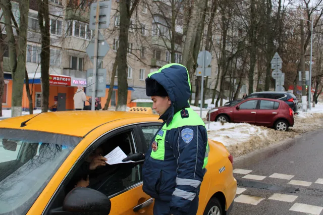 Сотрудники ГАИ проверят работу таксистов в Люберцах