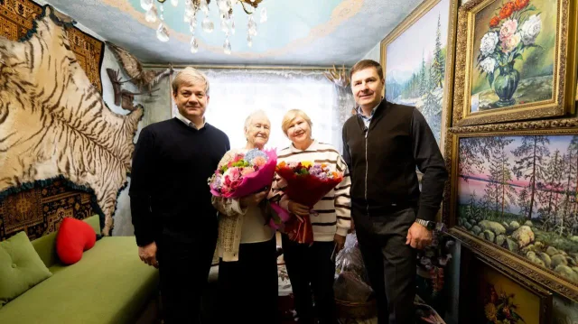 Владимир Волков поздравил труженицу тыла из Люберец с вековым юбилеем