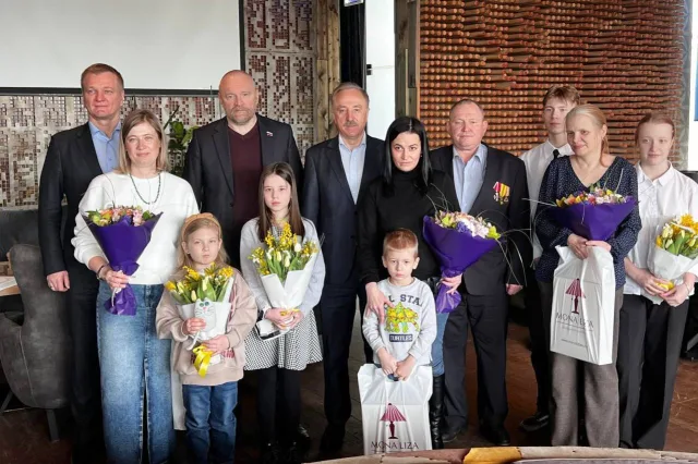 Владимир Ружицкий поздравил жен люберецких военнослужащих с 8 Марта