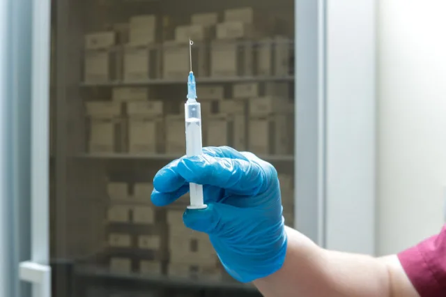 В поликлиники Люберец поступила вакцина Конвасэл от COVID-19