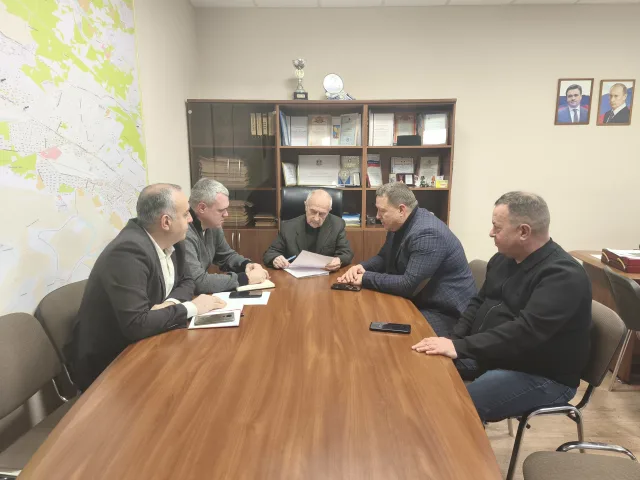 Рассмотрели жалобы жителей д. Торбеево на транспортную доступность, связанные с ограничением досягаемости большей части округа