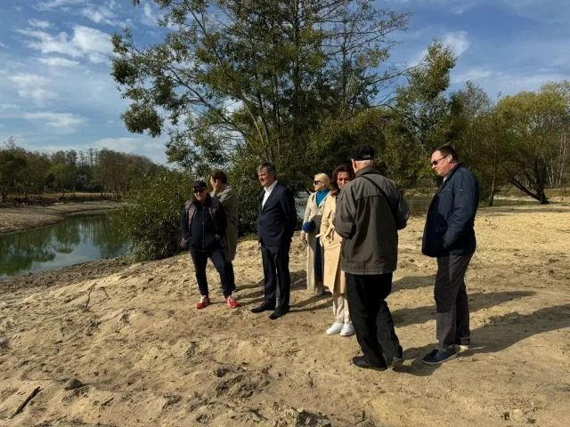 Партийцы провели выездную встречу с жителями по вопросам очистки озера в поселке Люберец