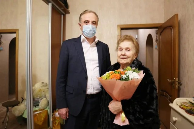 Партийцы Люберец поздравили более 25 жителей блокадного Ленинграда