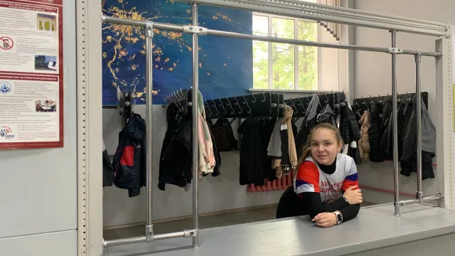 В Люберцах волонтеры помогают маломобильным гражданам на избирательных участках