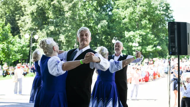 Более 300 пожилых активных участников выступили на областном фестивале танца в Люберцах