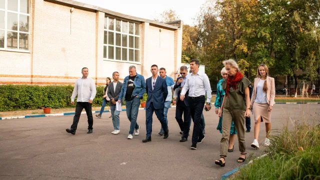 Владимир Волков осмотрел здания спортшколы и гимназии Люберец, где предстоит капремонт