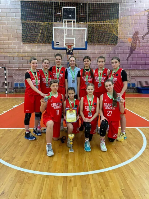 Спортсменки Люберец завоевали серебро на межрегиональных соревнованиях по баскетболу