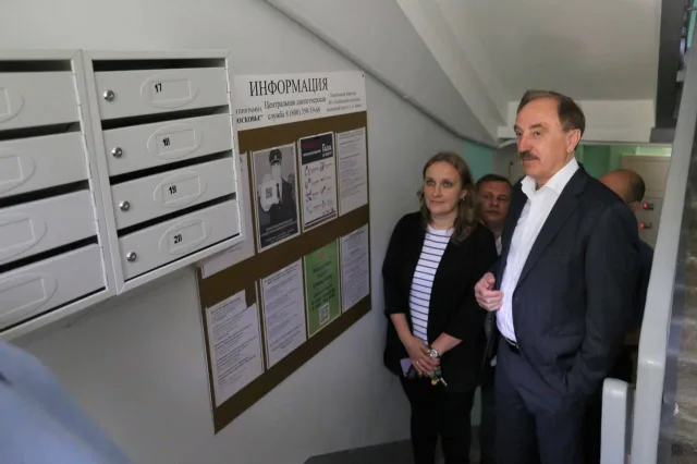 Владимир Ружицкий проинспектировал качество ремонта подъездов МКД в Люберцах