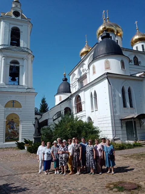 Более 20 долголетов Люберец побывали на экскурсии в Дмитрове