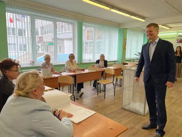 Дмитрий Дениско посетил 11 избирательных участковых комиссий в поселках Люберец