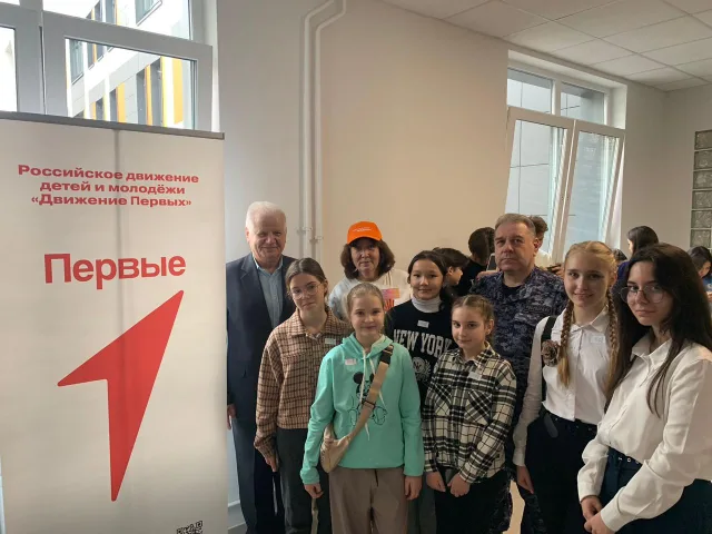 Сотрудники Росгвардии приняли участие в праздновании Дня отца в школе Люберец