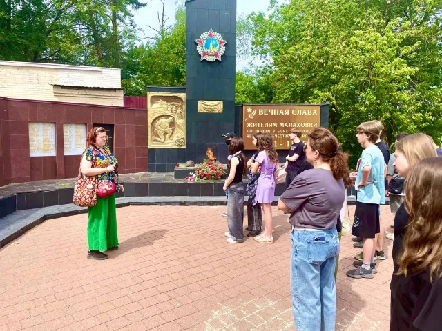 Школьники Люберец посетили памятные места на «Автобусе Победы»