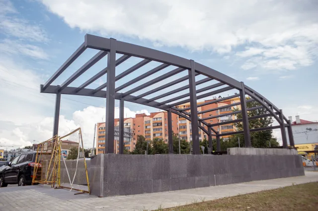 В Люберцах завершается строительство нового пешеходного перехода