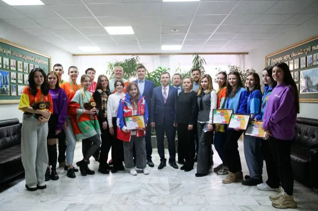 Владимир Волков встретился с участниками Всемирного фестиваля молодёжи-2024 из Люберец