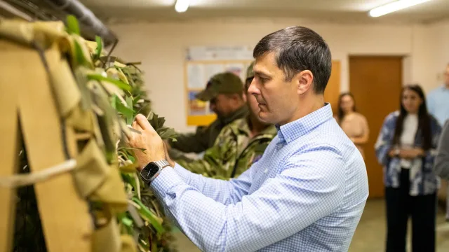 Владимир Волков ознакомился в Люберцах с работой благотворительного фонда, помогающего СВО