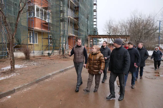 Владимир Волков во время объезда Люберец проверил капремонт дома и состояние подвала МКД