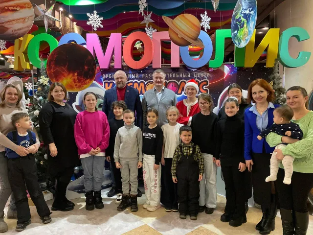 Депутаты «Единой России» поздравляют с Новым годом семьи участников СВО из Люберец