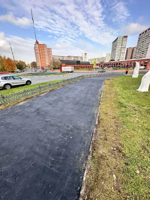 Работы по замене брусчатки на асфальтовое покрытие выполнили на Площади Дмитрия Донского в Дзержинском городского округа Люберцы