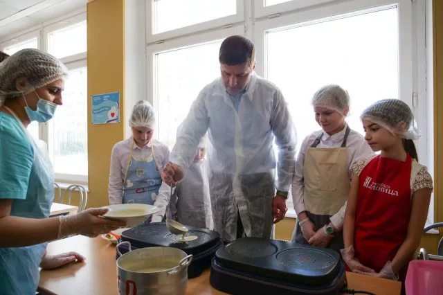 Владимир Волков вместе со школьниками Люберец принял участие в акции «Неделя добрых дел»