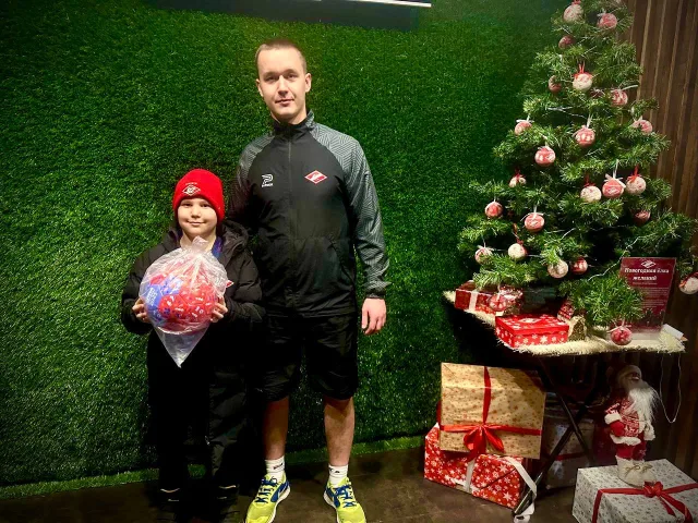 Акция «Ёлка желаний» прошла в футбольной школе «Спартак» Люберец