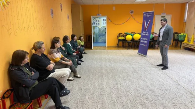 Депутат Иван Сирош обсудил с жителями благоустройство Дзержинского и развитие городской инфраструктуры