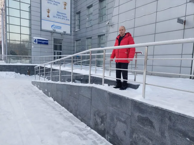 Партийцы проверили Дворец спорта Люберец на доступность для маломобильных граждан